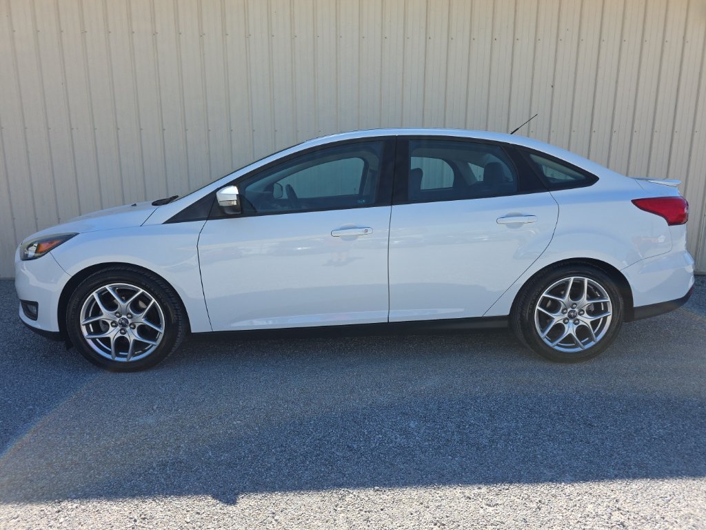 Used 2015 Ford Focus SE w/ Equipment Group 201A FWD image 9