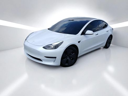 Used 2023 Tesla Model 3 Standard Range RWD image 2