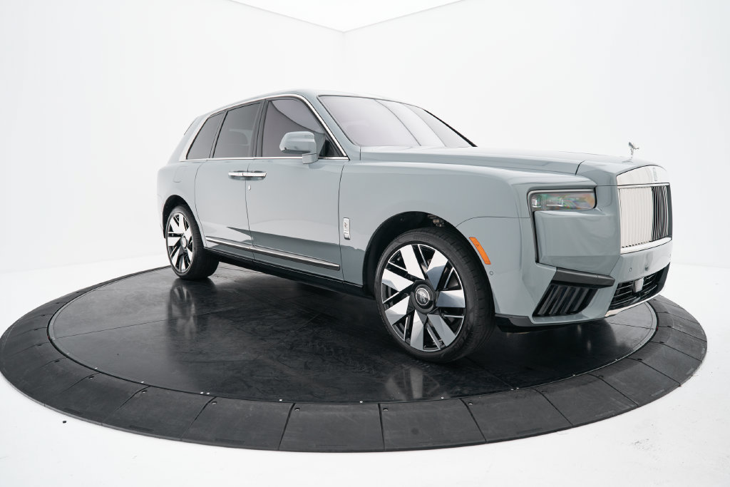 Used 2025 Rolls-Royce Cullinan AWD/4WD image 17