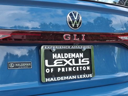 Used 2025 Volkswagen Jetta GLI Autobahn FWD image 31