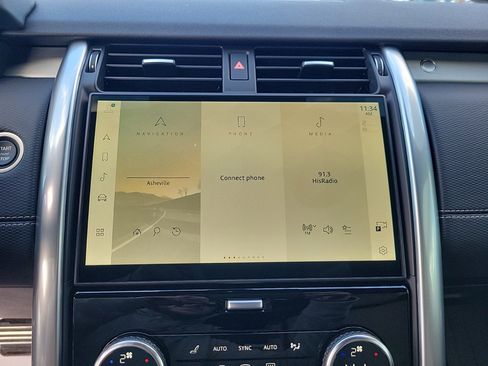 Used 2025 Land Rover Discovery Dynamic SE image 32