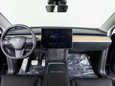 Used 2023 Tesla Model Y Performance image 32