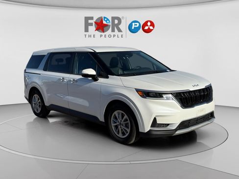 Used 2023 Kia Carnival LX image 7