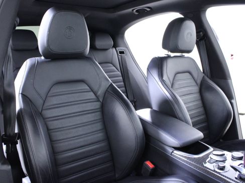 Used 2023 Alfa Romeo Stelvio Estrema image 21