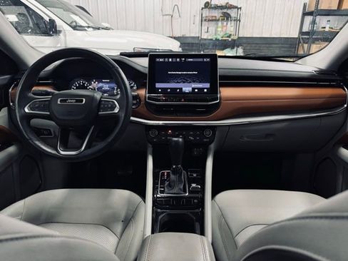 Used 2022 Jeep Compass Limited image 21