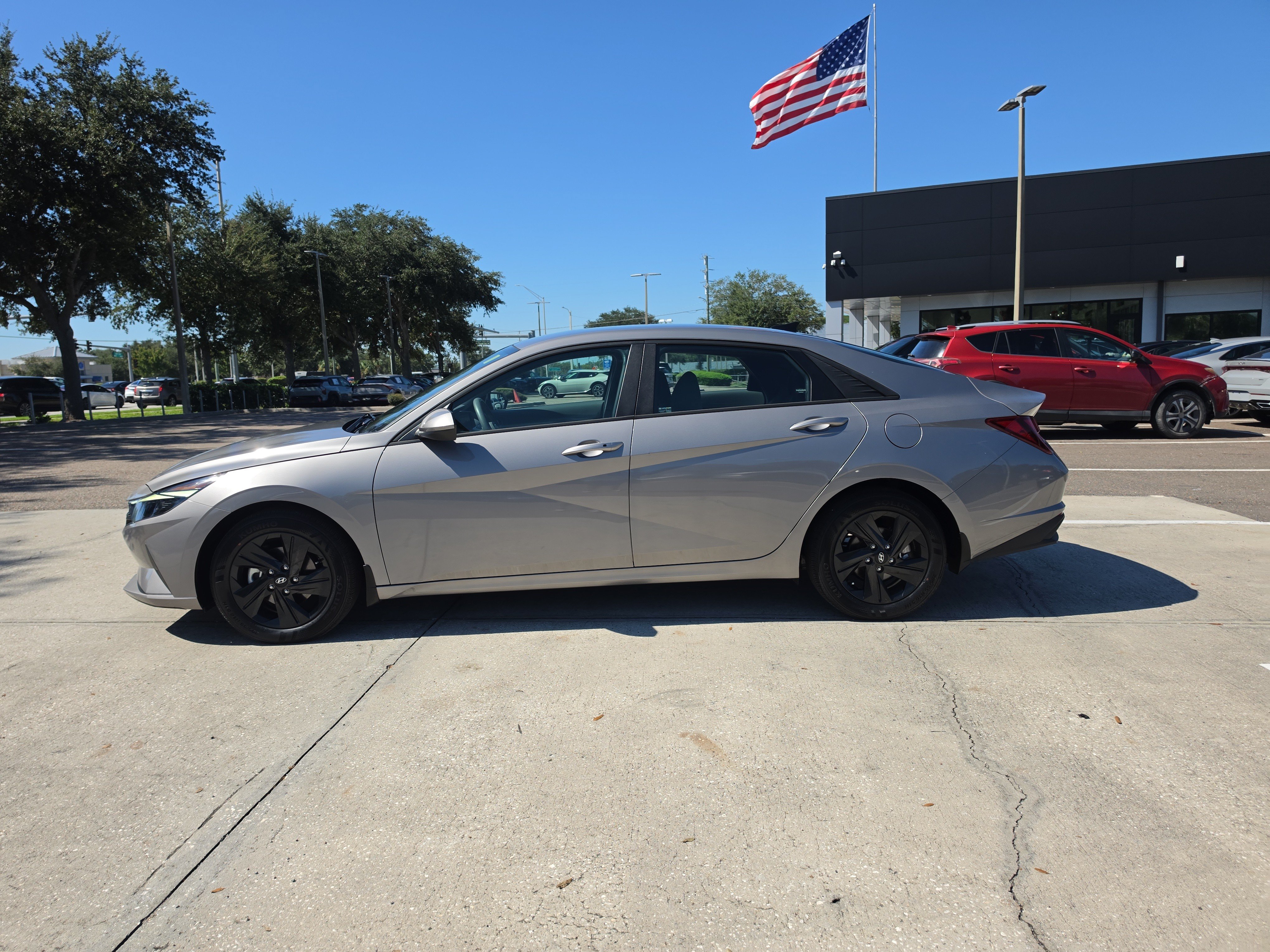 Used 2023 Hyundai Elantra SEL FWD image 5