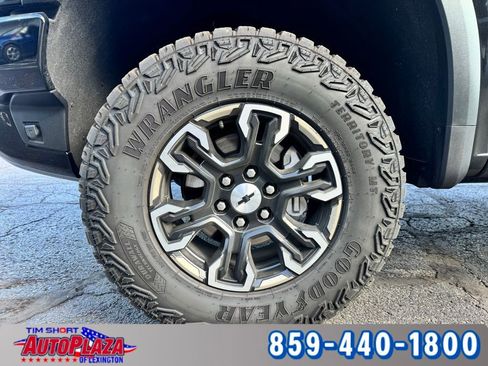 Used 2025 Chevrolet Silverado 1500 ZR2 w/ Technology Package AWD/4WD image 6