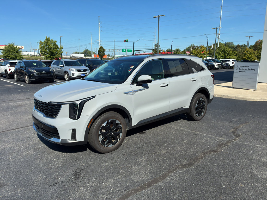 Used 2025 Kia Sorento S w/ Panoramic Sunroof Package AWD/4WD image 2