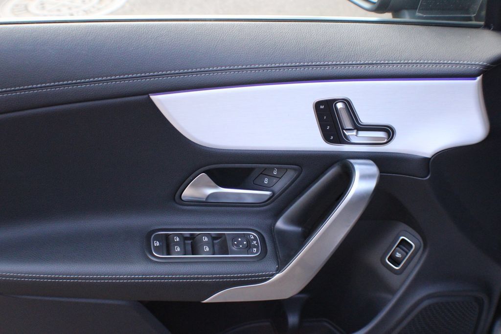 Used 2025 Mercedes-Benz CLA 250 image 12