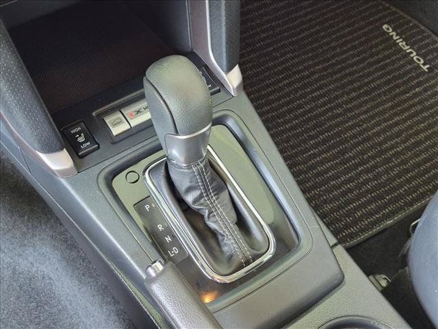 Used 2017 Subaru Forester 2.5i Touring AWD/4WD image 12