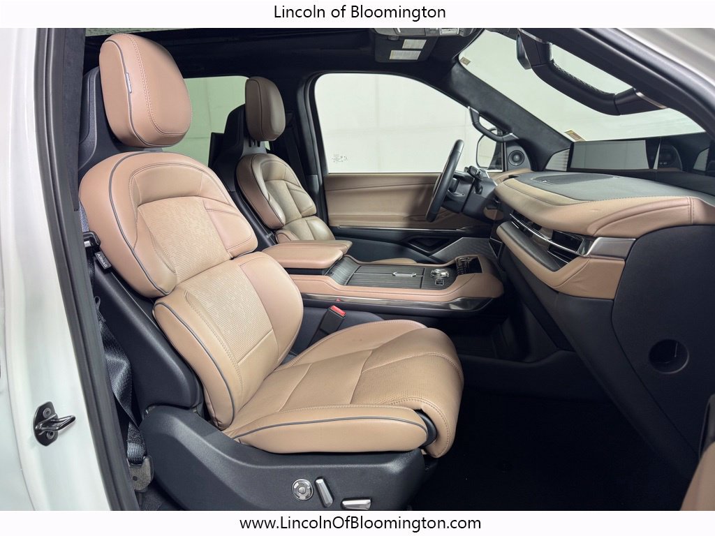 New 2025 Lincoln Navigator L Black Label AWD/4WD image 11