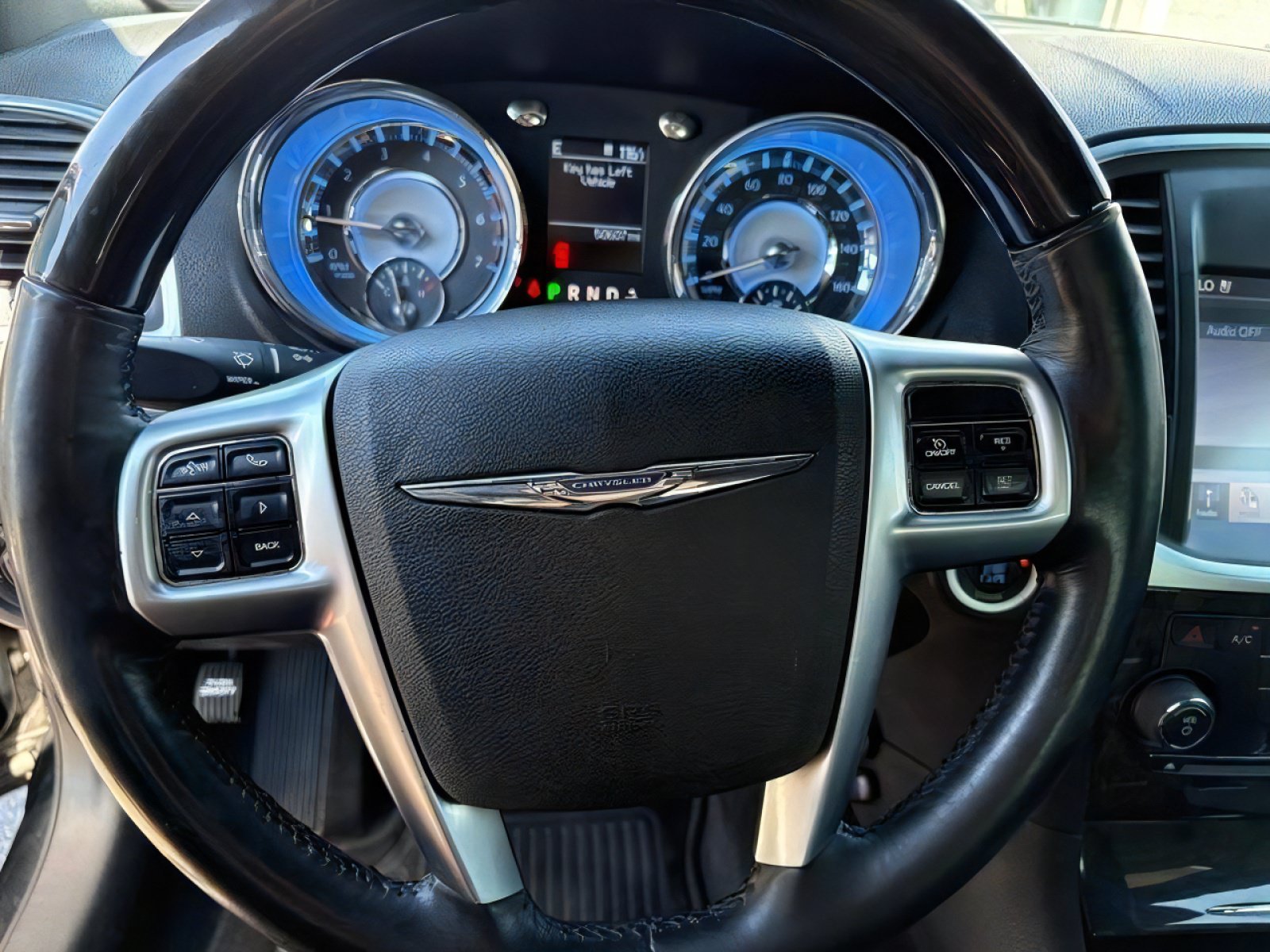 Used 2011 Chrysler 300 C RWD image 19
