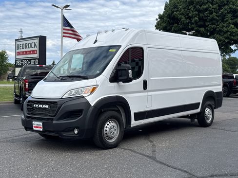 Used 2025 RAM ProMaster 2500 w/ Convenience Group FWD image 3