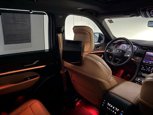 Used 2023 Jeep Grand Cherokee L Summit w/ Advanced Protech Group IV image 36