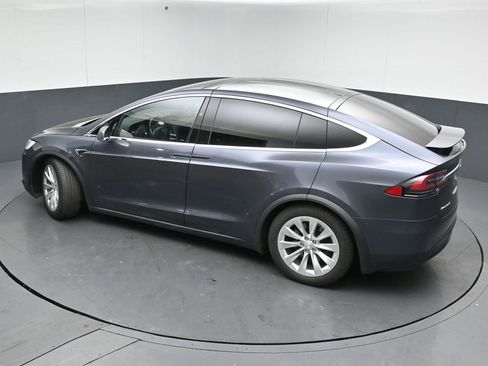 Used 2018 Tesla Model X 75D image 46