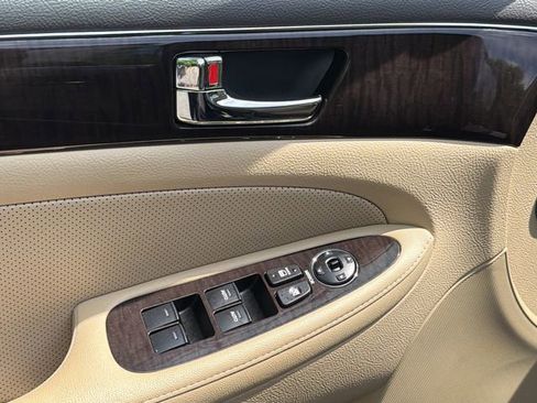 Used 2011 Hyundai Genesis 3.8 RWD image 13