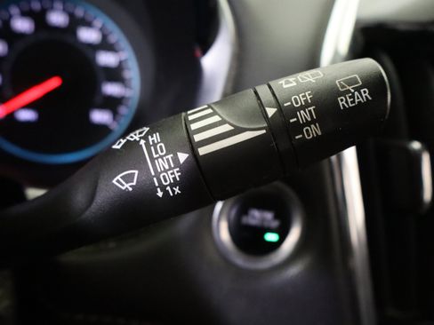 Used 2020 Chevrolet Traverse LT w/ LT Premium Package FWD image 29