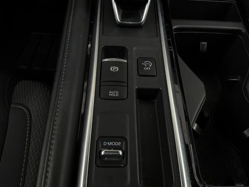 Used 2025 Nissan Pathfinder SV FWD image 24