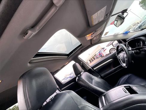 Used 2015 Toyota Highlander XLE image 24