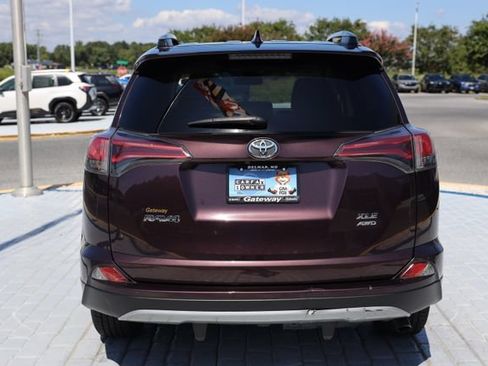 Used 2018 Toyota RAV4 XLE AWD/4WD image 4
