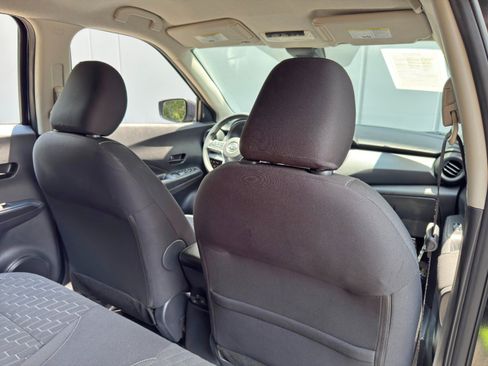 Used 2021 Nissan Kicks S FWD image 28