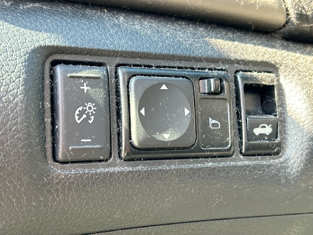 Used 2015 Nissan Sentra SV w/ Navigation Package FWD image 13