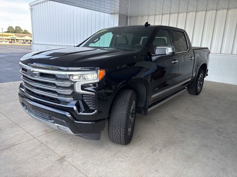 Used 2025 Chevrolet Silverado 1500 High Country w/ Technology Package image 3