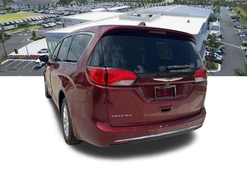 Used 2020 Chrysler Pacifica Touring w/ Advanced Safetytec Group FWD image 21
