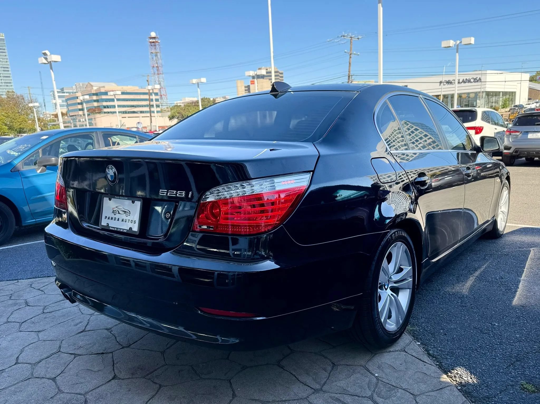 Used 2010 BMW 528i Sedan RWD image 6