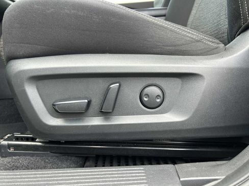 Used 2023 Nissan Rogue SV FWD image 14