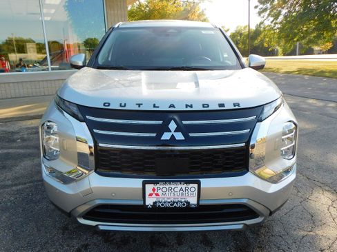 New 2025 Mitsubishi Outlander SE image 8