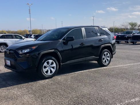 Certified 2022 Toyota RAV4 LE image 4