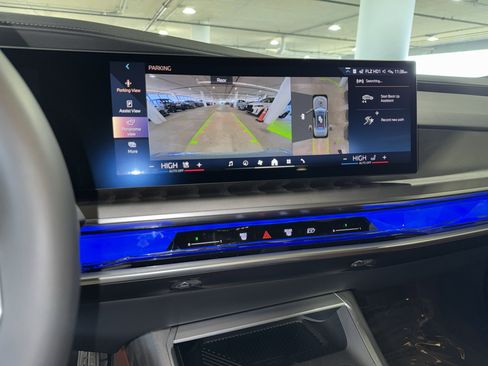 Used 2026 BMW 740i w/ Premium Package image 28