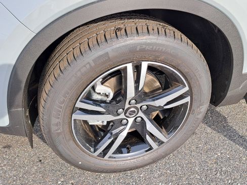 New 2026 Volvo XC40 B5 Core w/ Climate Package image 10