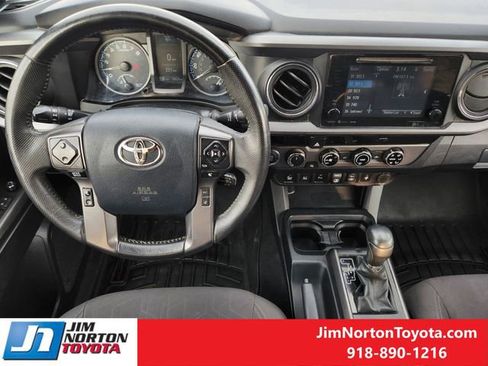 Used 2018 Toyota Tacoma TRD Off-Road image 29