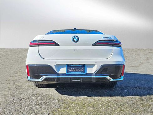 Used 2024 BMW i7 xDrive60 image 6