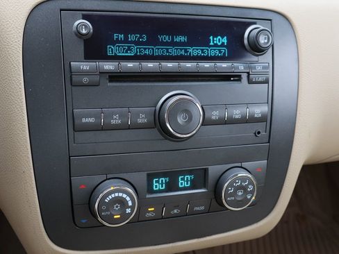 Used 2011 Buick Lucerne CXL image 14