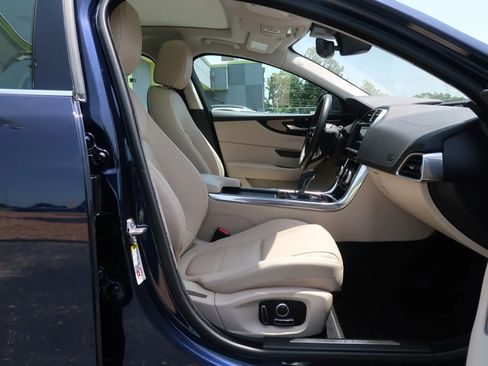 Used 2020 Jaguar XE S image 25