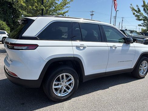 Used 2025 Jeep Grand Cherokee Laredo X RWD image 8