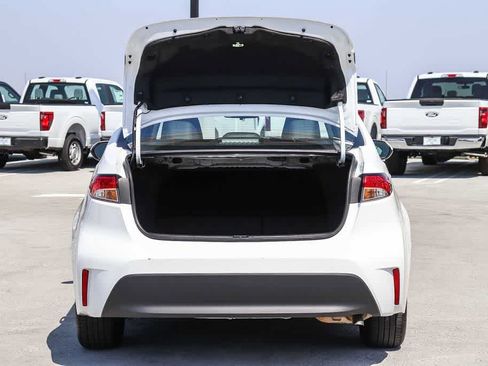 Used 2025 Toyota Corolla LE FWD image 28