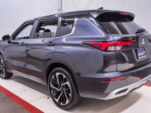 Used 2024 Mitsubishi Outlander SE image 8