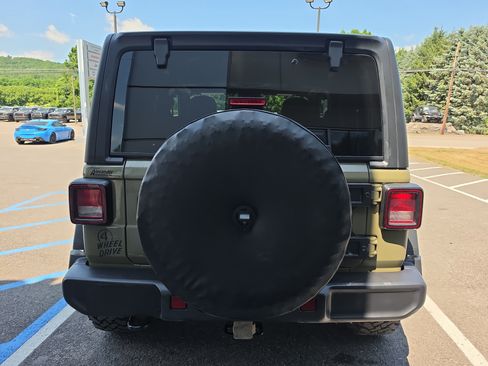 Used 2025 Jeep Wrangler Sport AWD/4WD image 4