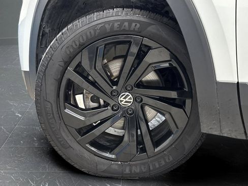 Used 2022 Volkswagen Atlas SE w/ Black Wheel Package image 33