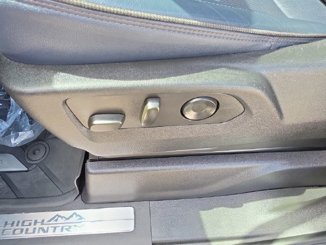 Certified 2022 Chevrolet Silverado 1500 High Country w/ High Country Premium Package AWD/4WD image 18