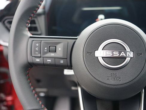 Used 2025 Nissan Kicks SR AWD/4WD image 13