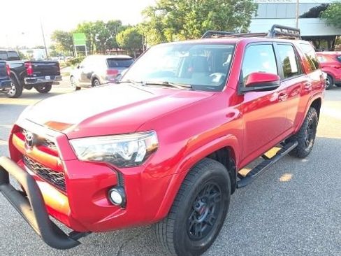 Used 2018 Toyota 4Runner SR5 AWD/4WD image 4