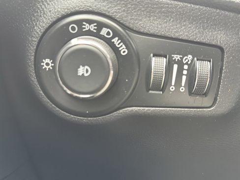 Used 2019 Jeep Compass Latitude image 39