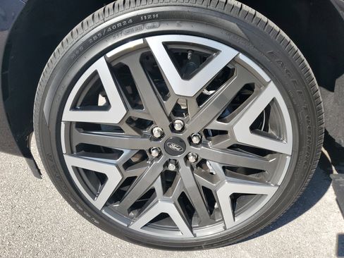 New 2026 Ford Expedition Max Platinum image 8