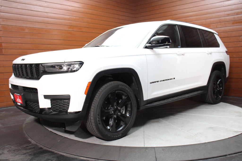 Used 2023 Jeep Grand Cherokee L Laredo RWD image 31