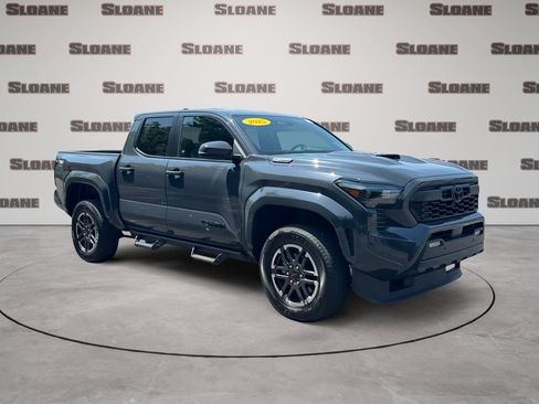 Used 2025 Toyota Tacoma TRD Sport w/ TRD Sport Upgrade Package AWD/4WD image 7